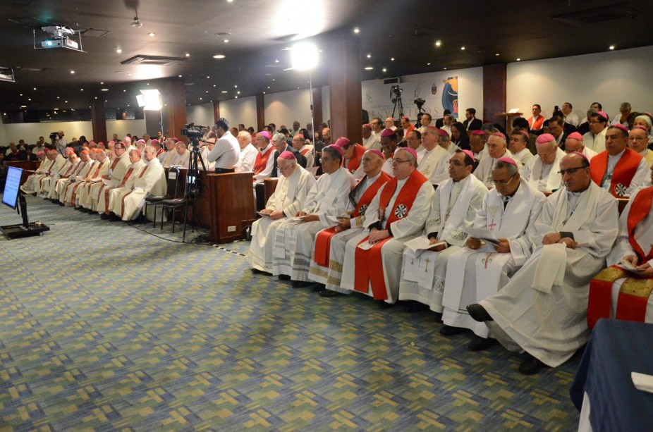 Mons. Joseph Kurtz: “La gracia de Jesús que toca los corazones es una gran ola de misericordia”