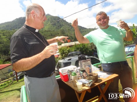 Obispo de San Isidro comparte con emprendedores y productores de San Jerónimo